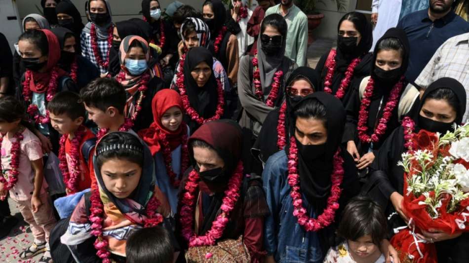 Afghanische Nachwuchsfu&szlig;ballerinnen fl&uuml;chten nach Pakistan