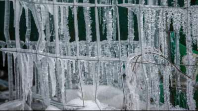Spazierg&auml;nger finden Toten im Eis des Flusses W&uuml;mme