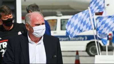 "In Ruhe &uuml;berlegen": Uli Hoene&szlig; l&auml;sst seine RTL-Zukunft offen