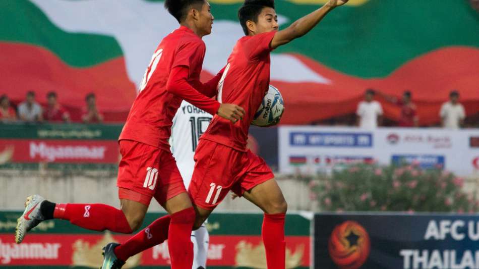 Myanmar- Fu&szlig;baller wegen politischer Geste gesperrt