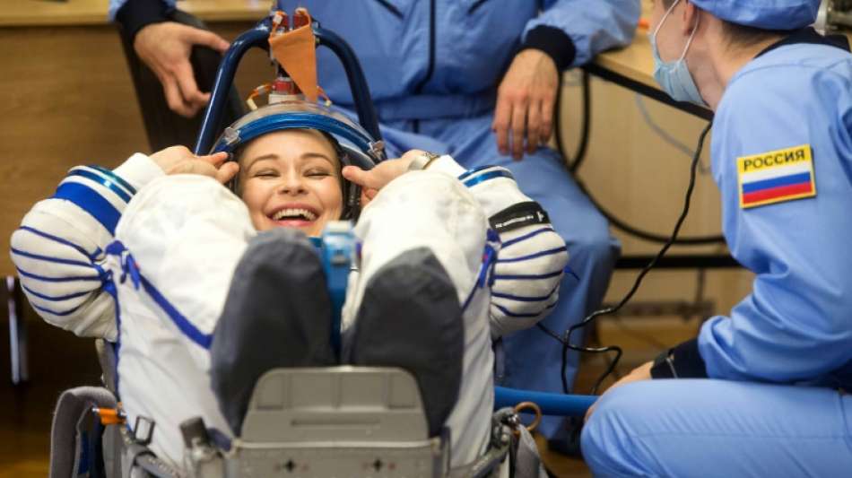 Russische Crew zur&uuml;ck nach Arbeiten f&uuml;r ersten Film im Weltall