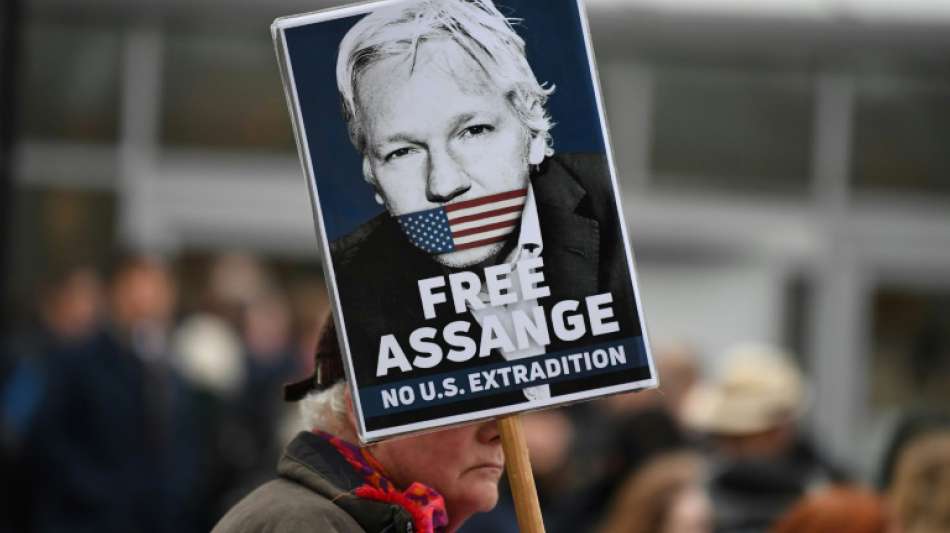Bericht: Assange wurde während seiner Zeit in der Botschaft von Ecuador Vater