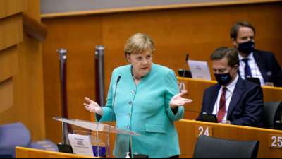 Merkel betont im Europaparlament Stellenwert der Grundrechte 
