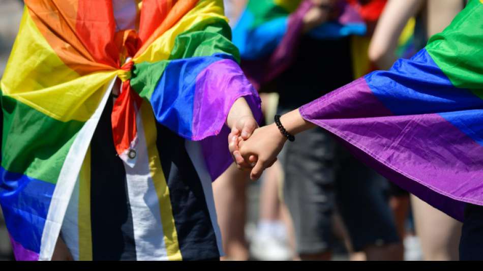 Forderung nach rascher Entschädigung für Diskriminierung homosexueller Soldaten