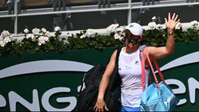 Die Nummer eins ist raus: Barty muss in Paris verletzt aufgeben