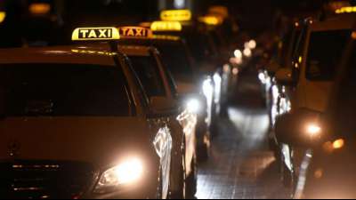 Scheuer: Taxi-Trennscheiben zwischen Fahrer und Fahrgast "schützen beide"