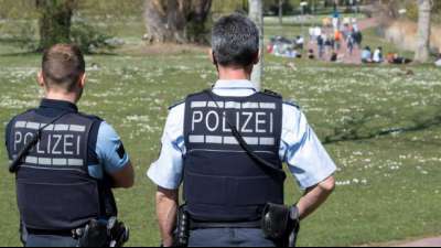 Polizei löst Trauerfeier mit rund 200 Teilnehmern an Heilbronner Friedhof auf 