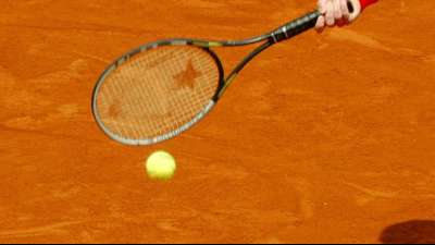 Tennisspieler Davidov ohne R&uuml;ckhand sorgt f&uuml;r Furore im Netz