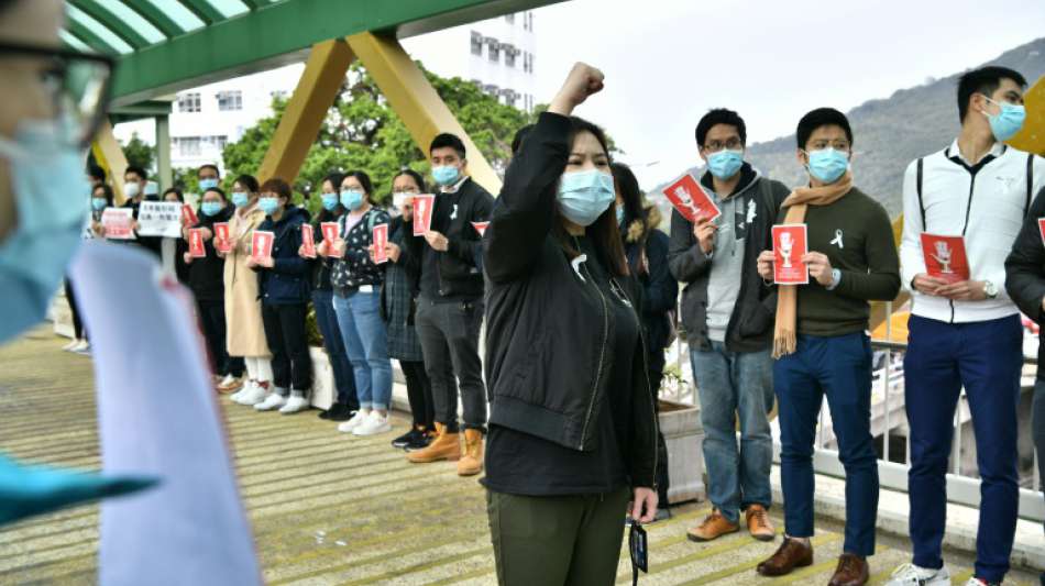 Hongkong: Krankenhaus-Mitarbeiter streiken für Grenzschließung