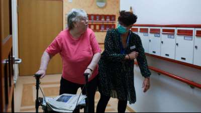 DAK-Studie: Geplante Reform würde Pflegebedürftige und Angehörige klar entlasten