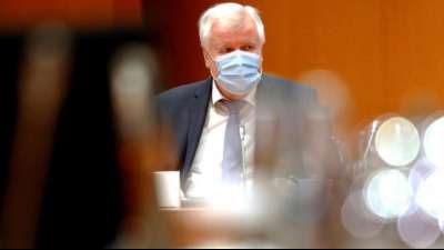 Seehofer rechnet mit baldiger Entscheidung zu m&ouml;glicher Beobachtung der AfD 