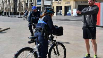 Frankreichs Polizei will mehr Schutzmasken erzwingen