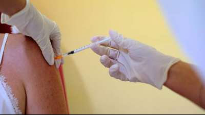 Gericht: Geimpfte Kontaktpersonen von Corona-Infizierten m&uuml;ssen in Quarant&auml;ne bleiben