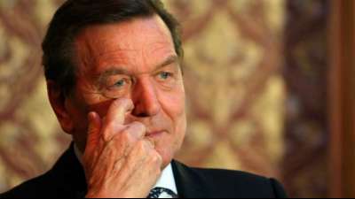 Druck auf Ex-Kanzler Schr&ouml;der wegen Russland-Verbindungen