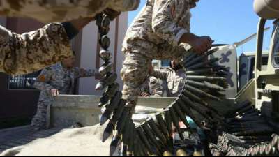Gegnerische Seiten in Libyen kündigen Waffenruhe und baldige Wahlen an