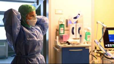 Mehr als 8300 Corona-Neuinfektionen in Deutschland