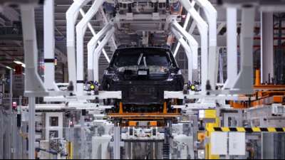 Chipmangel führt zu Produktionseinbruch bei Autoherstellern