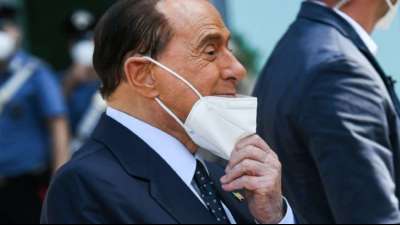 Berlusconi nach Covid-Erkrankung erneut im Krankenhaus