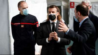 Frankreich &ouml;ffnet Corona-Impfungen f&uuml;r &uuml;ber 70-J&auml;hrige B&uuml;rger