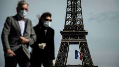 Maskenpflicht im Freien an stark besuchten Orten von Paris
