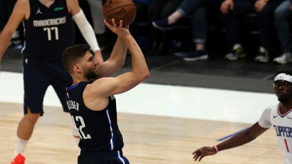 NBA: Kleber und Dallas verlieren - Irving &uuml;berzeugt und wird beworfen