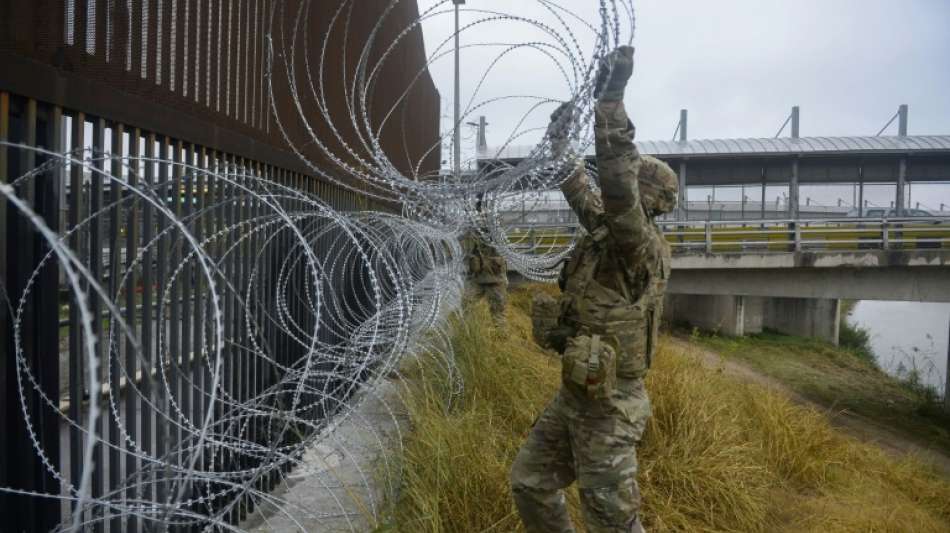 US-Grenzschützer greifen an Grenze zu Mexiko alleingelassenen Dreijährigen auf