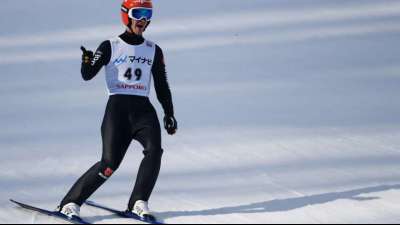 Skispringen: Leyhe holt als Neunter kräftig auf - Stoch dominiert