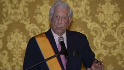 Peruanischer Schriftsteller Mario Vargas Llosa in Acad&eacute;mie fran&ccedil;aise gew&auml;hlt