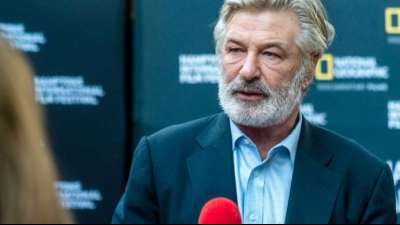 Alec Baldwin schockiert &uuml;ber t&ouml;dlichen Unfall bei Dreharbeiten