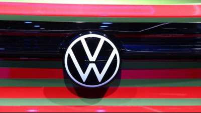 Angeklagte im Untreue-Prozess um Vergütung für VW-Betriebsräte freigesprochen