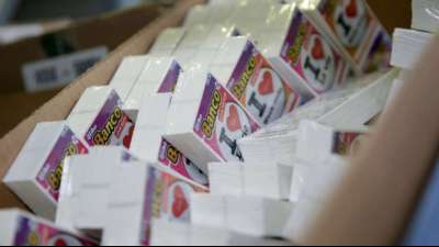 Französische Bettler gewinnen mit geschenktem Rubbellos im Lotto