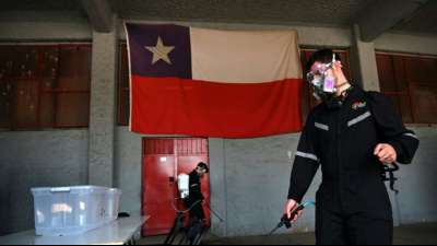 Hochrechnung: Chilenen stimmen in historischem Referendum für Verfassungsreform