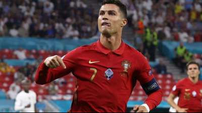 Ronaldo schießt Portugal mit Weltrekord ins Achtelfinale