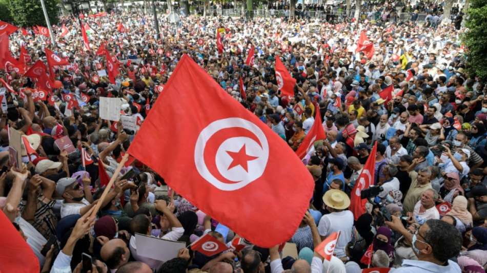 Tunesier protestieren gegen "Putsch" durch den Pr&auml;sidenten