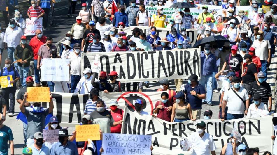 Tausende Menschen in El Salvador protestieren gegen Pr&auml;sident