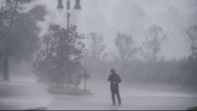 Hurrikan "Delta" lässt "lebensbedrohliche" Sturmflut auf US-Golfküste prallen 