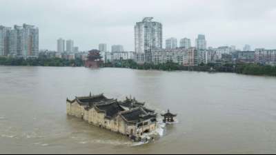 China sprengt Damm im Kampf gegen Überschwemmungen