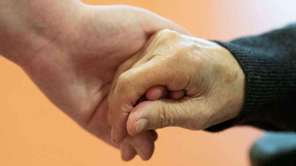 Zwei Drittel der jungen Menschen f&uuml;r Pflege von Angeh&ouml;rigen 