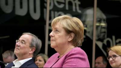 Merkel r&auml;umt massive Vers&auml;umnisse bei der Digitalisierung ein