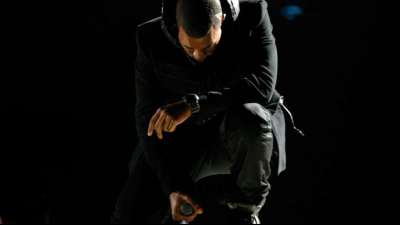 Von Kanye West getragene Sneakers k&ouml;nnten mehr als eine Million Dollar bringen