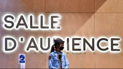 Angeh&ouml;rige sagen erstmals im Prozess zu Pariser Attentaten aus