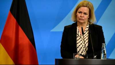 Faeser sichert Unterst&uuml;tzung f&uuml;r ukrainische Fl&uuml;chtlinge zu
