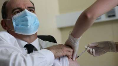 Frankreichs Premier Castex mit Astrazeneca geimpft