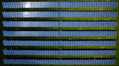 Verband: Zahlreiche Solaranlagen stehen ungenutzt auf dem Feld