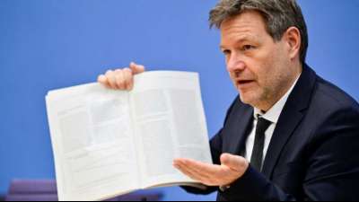 "Ged&auml;mpfte" Entwicklung der deutschen Wirtschaft - Inflation bleibt 2022 hoch