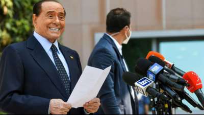 Berlusconi nach Corona-Infektion aus Krankenhaus entlassen