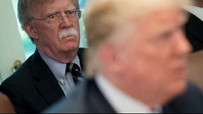 Bolton: Trump interessierte sich vor Putin-Treffen mehr f&uuml;r Fu&szlig;ball