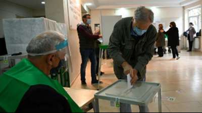 Regierungspartei liegt nach Wahl in Georgien vorn - Opposition spricht von Betrug