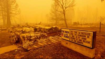 USA - Feuerwehr: F&uuml;nf Vermisste bei Waldbrand in Kalifornien