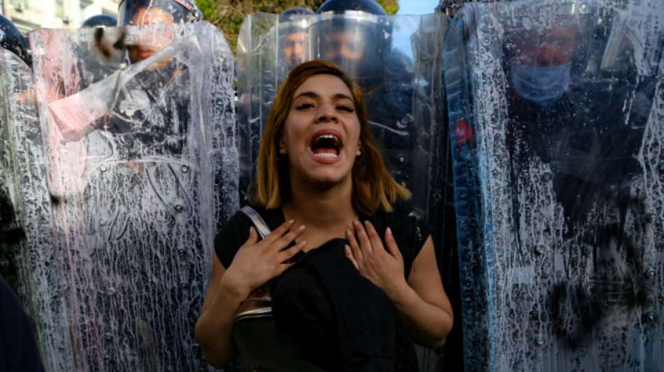 Hunderte demonstrieren gegen Polizeigewalt in Tunesien